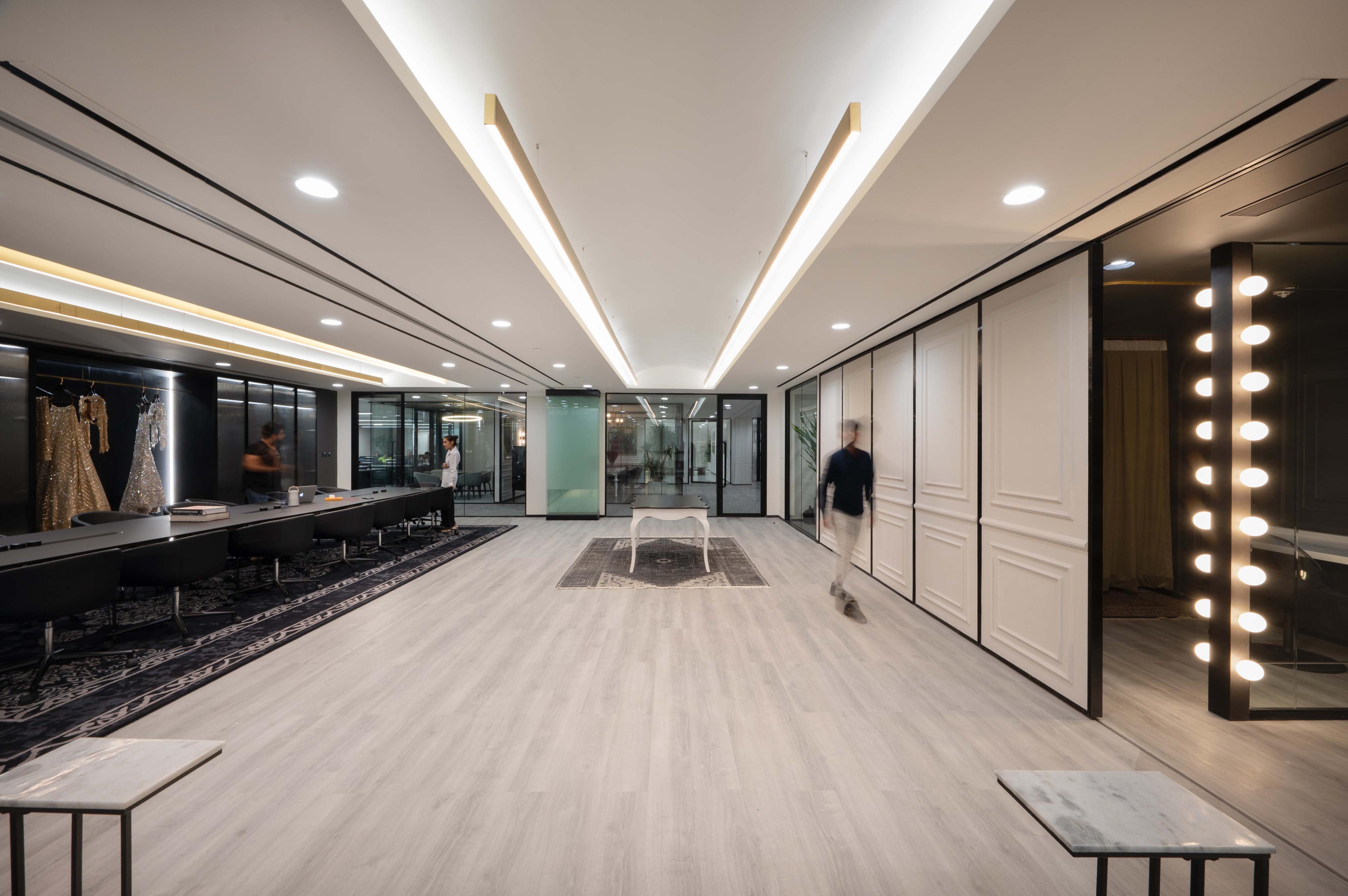 brand-showcase-manish-malhotra